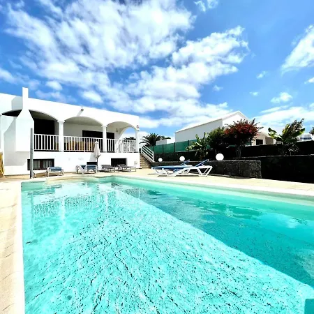 Encantadora Villa Con Piscina Privada, Wifi, A/C, Bbq, Playa Blanca Villa *